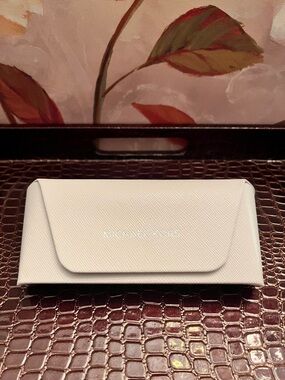 Michael Kors Off-White Saffiano w/Silver Logo Snap Closure Eyewear Case (GUC)